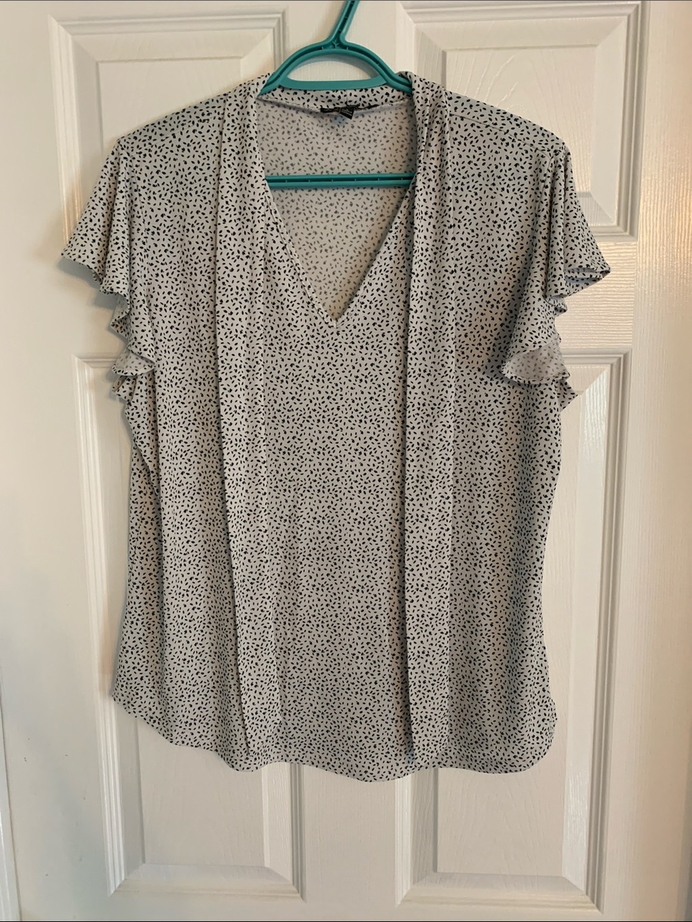 Adrianna Papell White V-Neck Dot Print Flutter Sleeve Blouse
